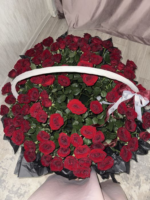 101 роза букет в корзине