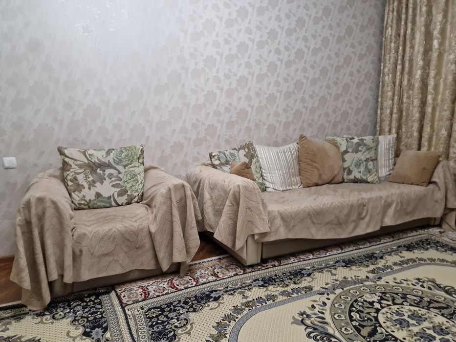 Диван с двумя креслами