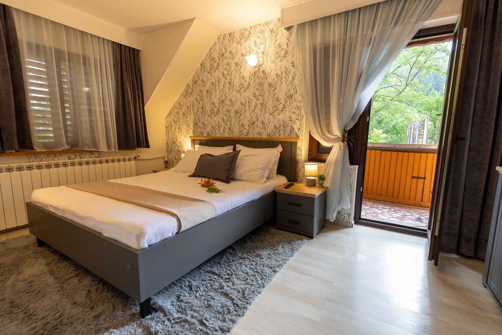 Vila cu piscina privata, biliard si teren sportiv, ideala pentru grupuri