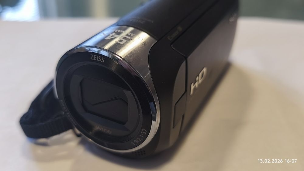 Камера Sony HDR-CX240E