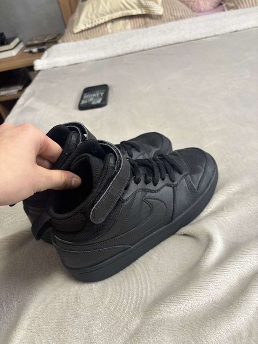 Vand adidasi balenciaga/nike pentru mai multe detalii in pv