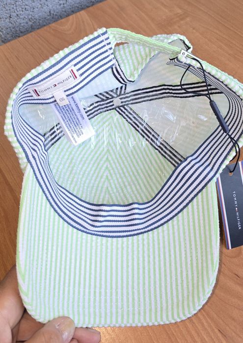 Бейсболка Tommy Hilfiger.