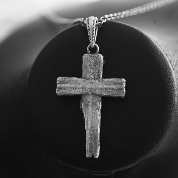 Сребърен медальон 925 – масивен мъжки кръст, символ на вяра.