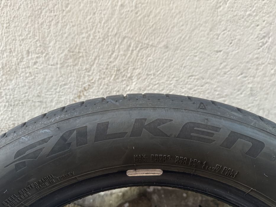 Автомобилни гуми 215 55 17 Falken