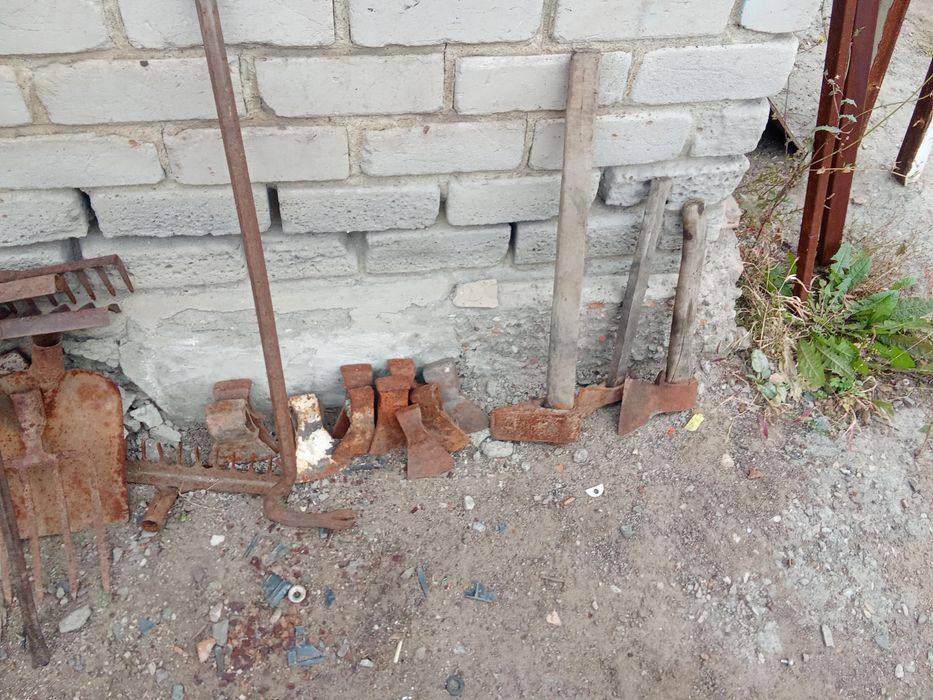 Продам топоры б у.