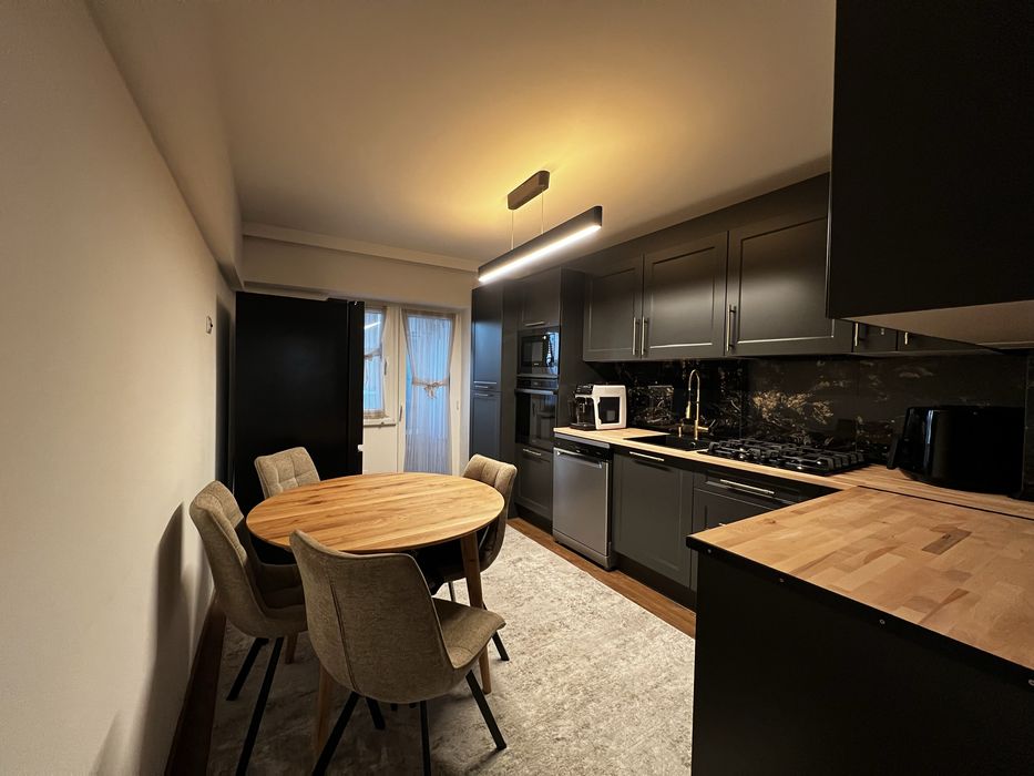 Proprietar- vand apartament 3 camere, 100mp, balcon 25mp, Bd.Traian.