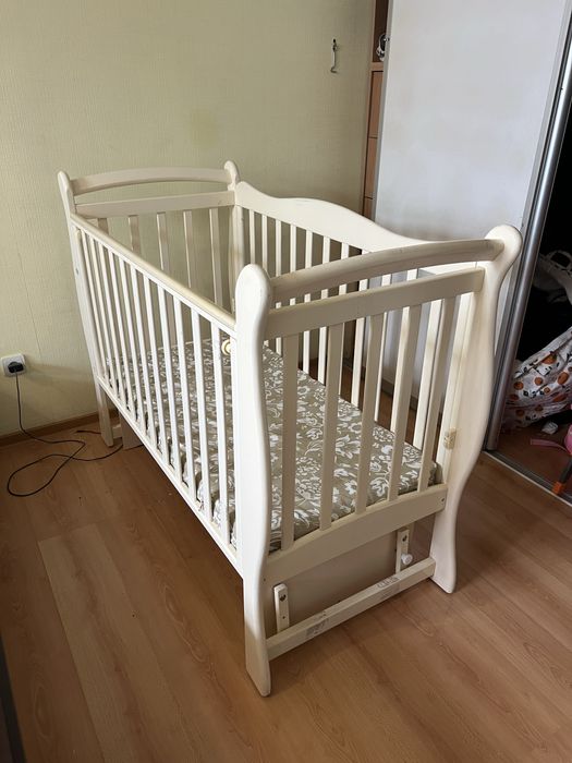 Детская кровать качалка с подушками