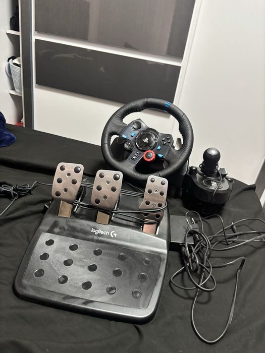 Logitech G29 + Schimbător | PS4/PS5/PC | Stare excelentă
