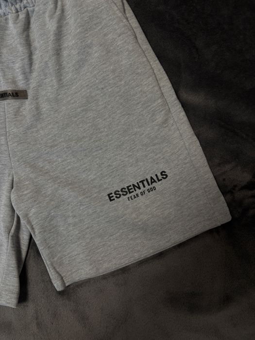 Pantaloni esentials,pret negociabil