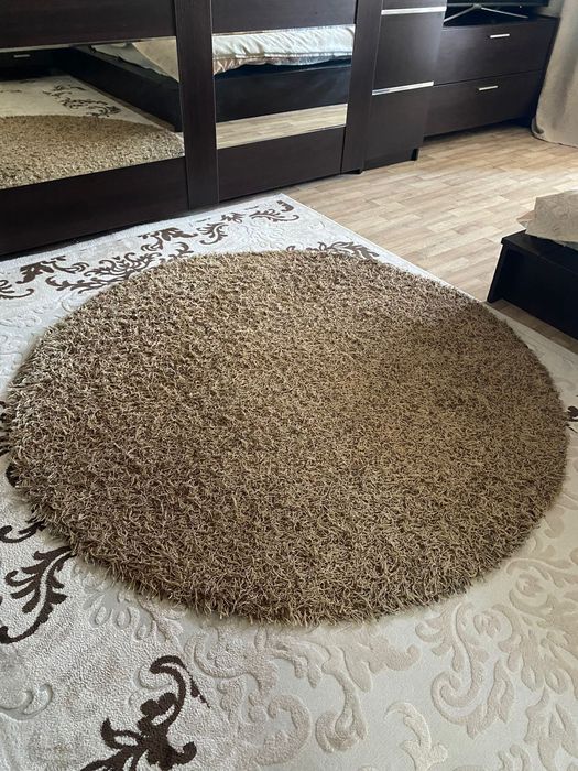 Продам круглый ковер травка .