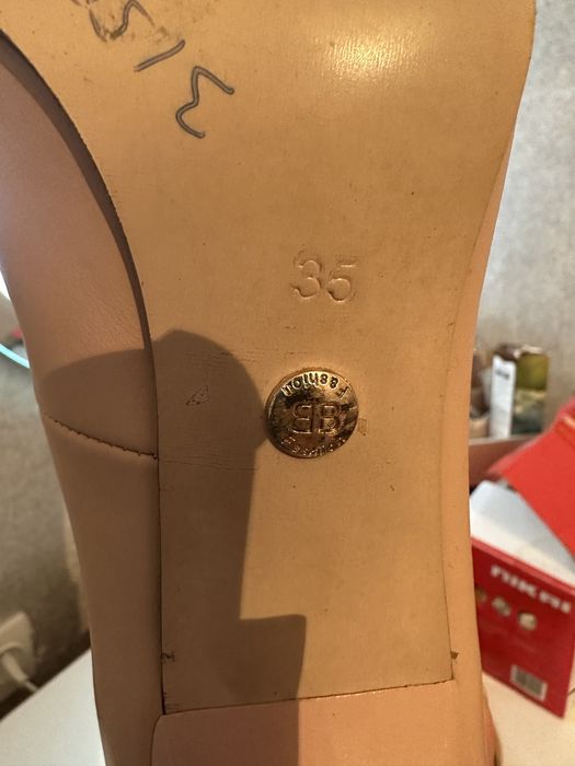 Туфли на каблуках