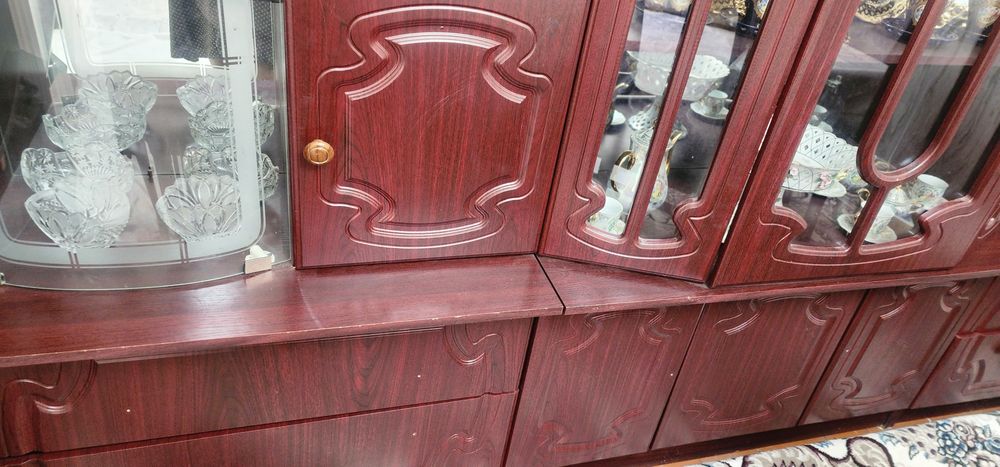 Продам старый гостынный мебель