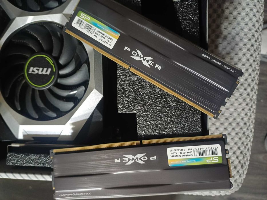 Продавам компютърни части