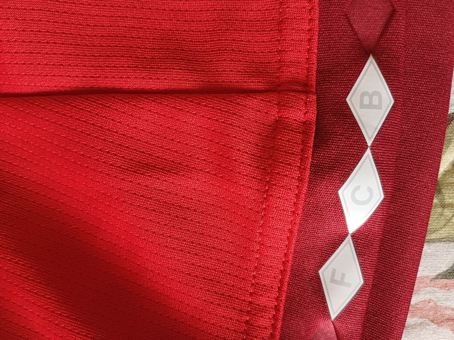 Продавам фланелка на БАЙЕРН МЮНХЕН