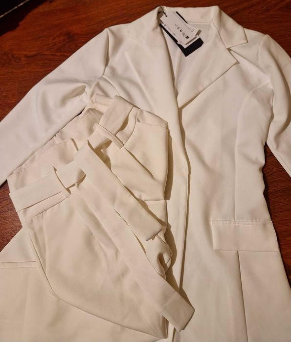 НОВО! Дамски комплект сако и панталон!