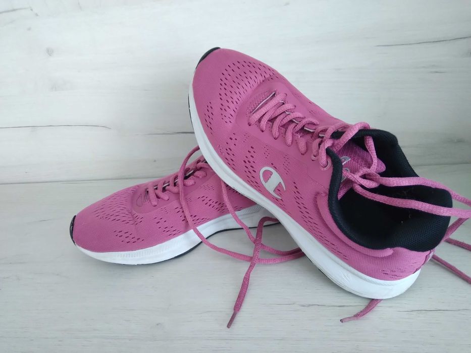 Маратонки размер 39 неразличими от нови-50лв.