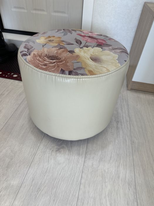 Продам пуфик в отличном состоянии.