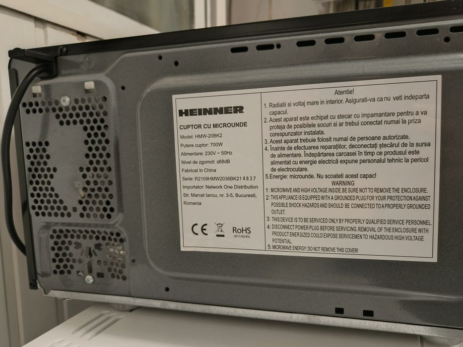 Cuptor cu microunde Heinner 20L 700W – impecabil, funcționează perfect