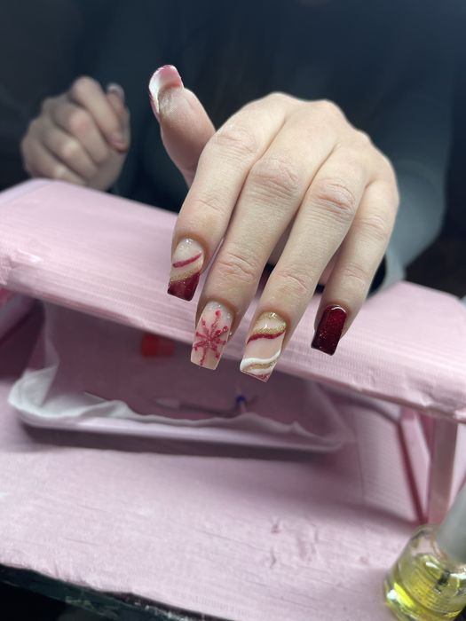 Realizez unghii cu gel in Brașov, am nevoie de modele