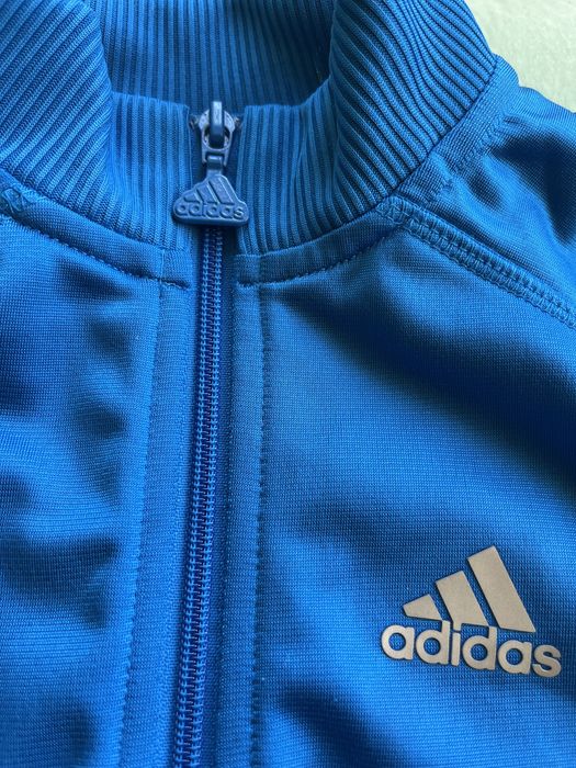 Продавам анцунг Адидас