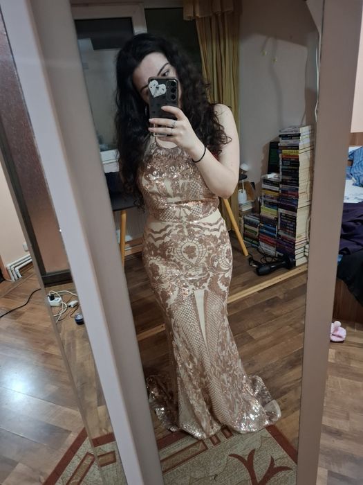 Rochie de eveniment, stil sirena, potrivita unui xs-s (pe mine nu ma cuprinde la spate)