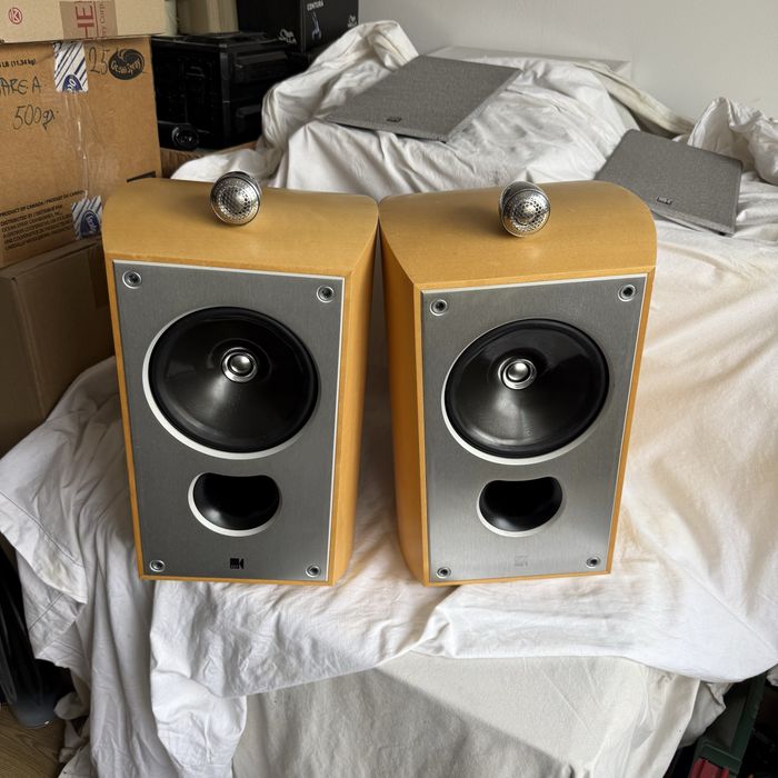 Boxe KEF model Xq1