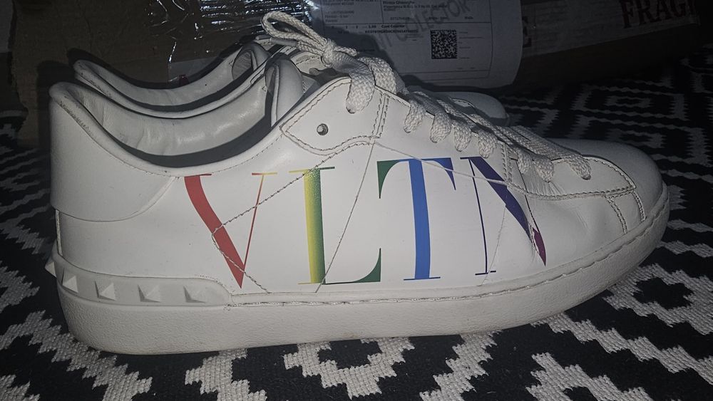 Adidasi Valentino Garavani