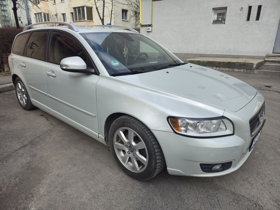 VOLVO V50