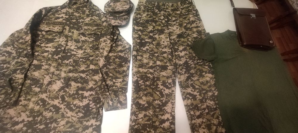 Военная форма (в хорошем состоянии)