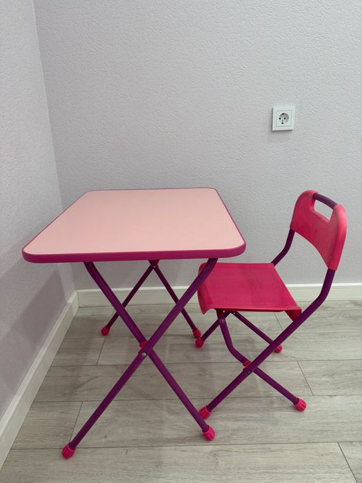 Продам детский стол.