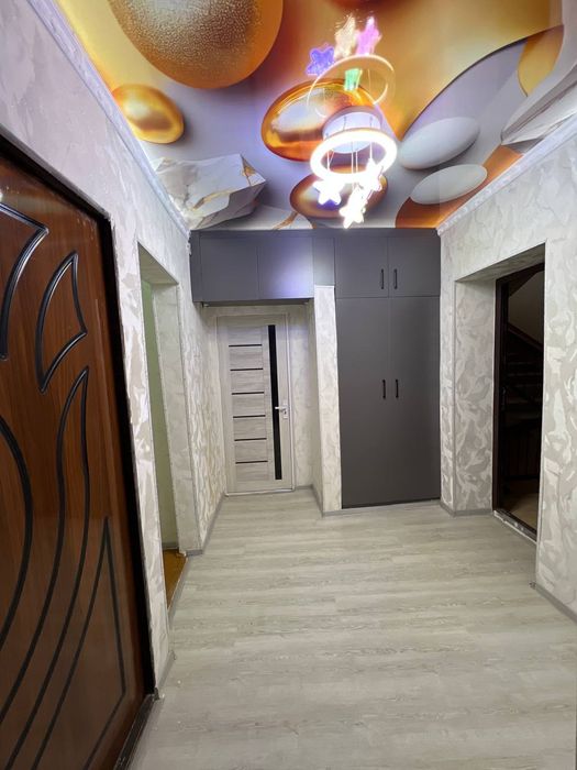 3/2/4 сотилади  64 м²