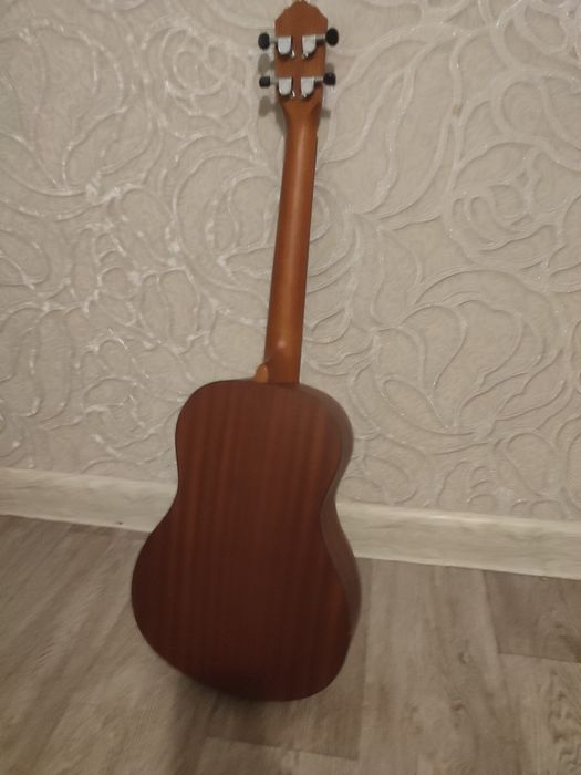 Продам укулеле, гавайская гитара