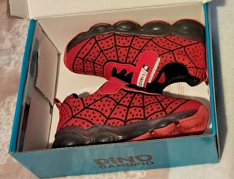 Детски светещи маратонки в стил Spiderman
