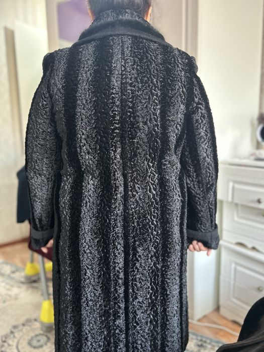 Продам пальто каракуль женский