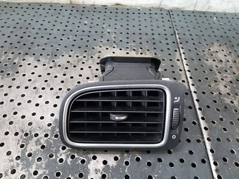 Grila ventilatie bord stanga vw polo 6r 6r0819703