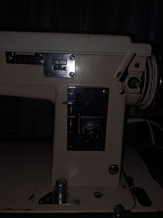 Продам швейную машинку
