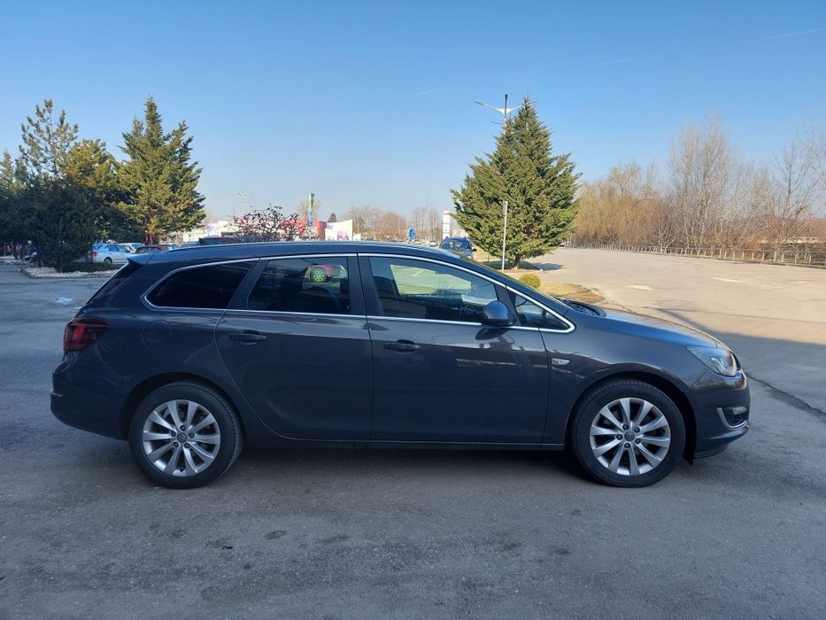 Vand Opel Astra, Full Oprions, An  2016, Preț 5250 €. Negociabil