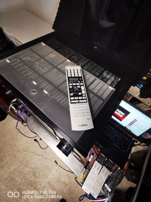 Amplificator, receiver av 7.1 Yamaha RX V1900 cu telecomanda originala.
