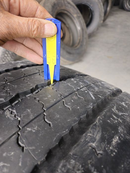 De vânzare 2 anvelope  de direcție 385 55 r 22.5   Bridgestone.