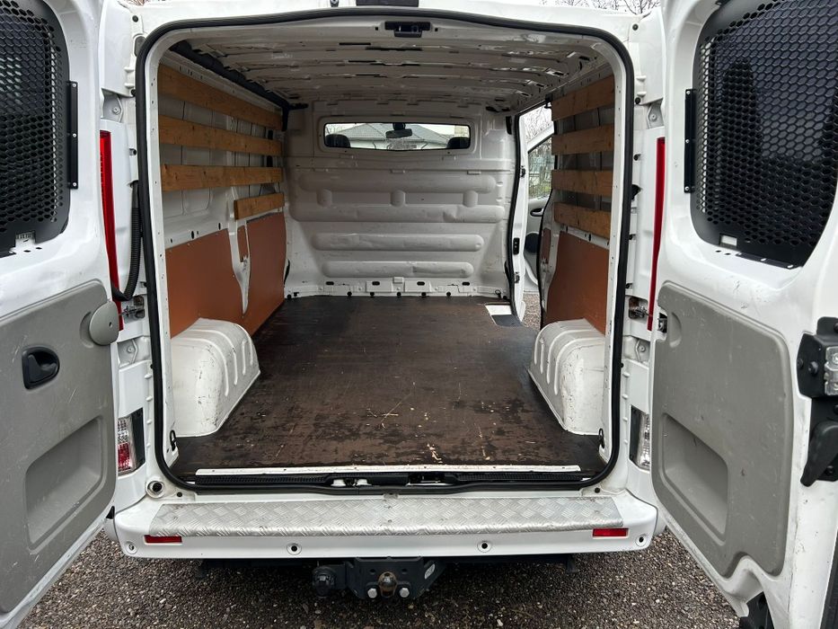 Masina Renault trafic