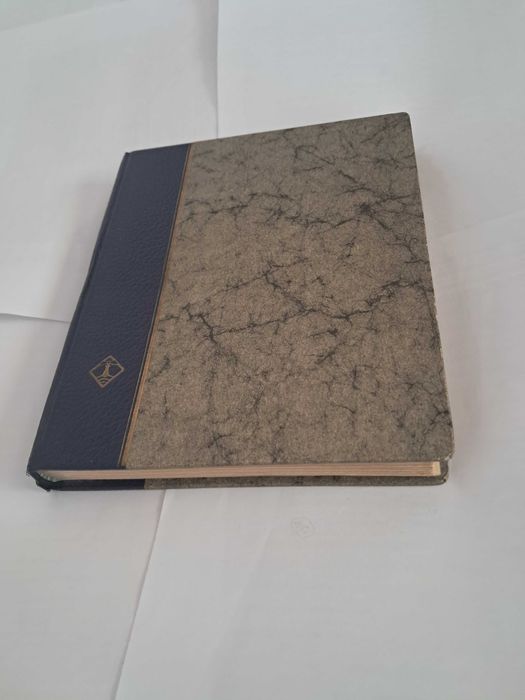 Пощенски марки тема ”Животни”.