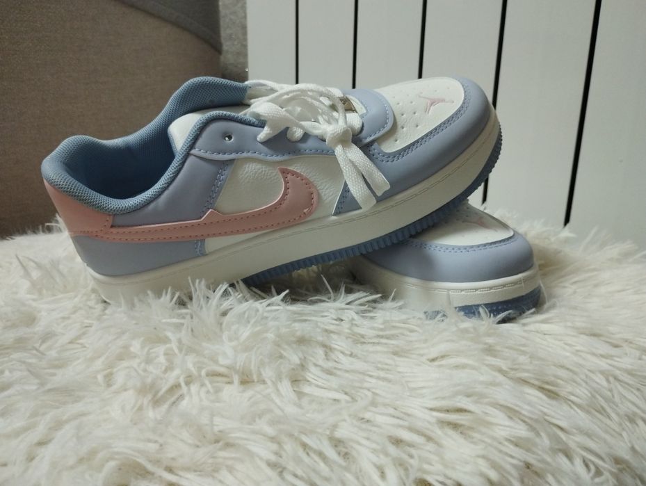 кроссовки весенние