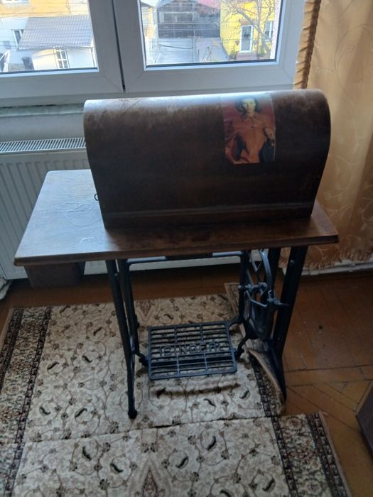 Mașină de cusut SINGER