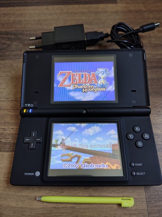 Jucarie Nintendo Dsi modat perfect functional.
100 jocuri(mario,zelda,
