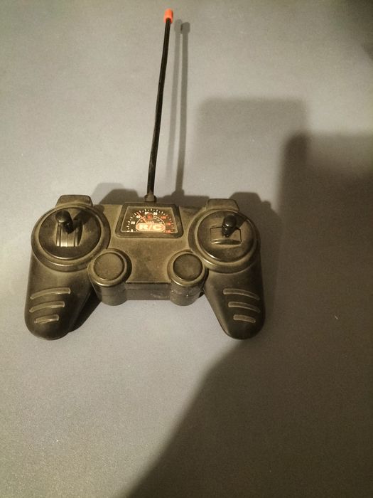 Продам машинку на пульте управления