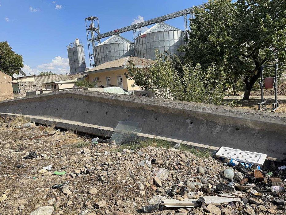 Бетон плита сотилади.