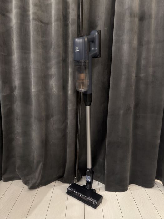 Aspirator Electrolux Hygienic 700 ( ca nou ) - pachet complet