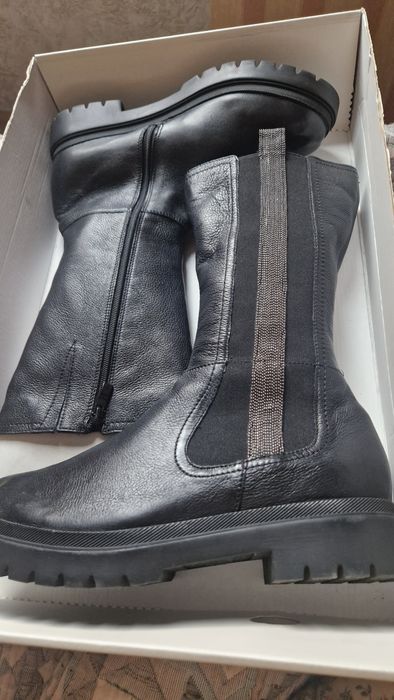 Продаю женские сапоги