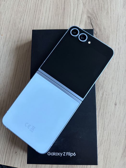 ГАРАНЦИОНЕН! Samsung Galaxy Z Flip 6 256GB Син