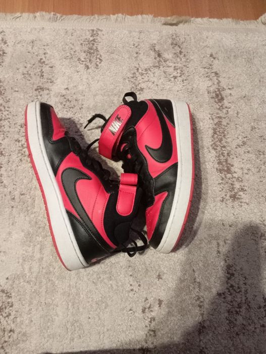 Adidași Nike înalți roșu și negru mărimea 38,5